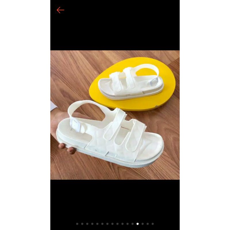 sandal jelly warna putih ala chanel slide on tali gesper SupersaLe99
