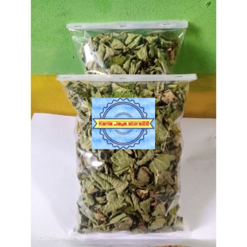 

Daun pegagan kering tanpa batang dan akar murni daun dan keadan hijou sesuai poto per 100 grm Teh Daun pegagan Orijinal.