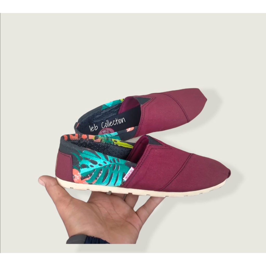 sepatu wakai slip on maroon daun unisex size 36-43