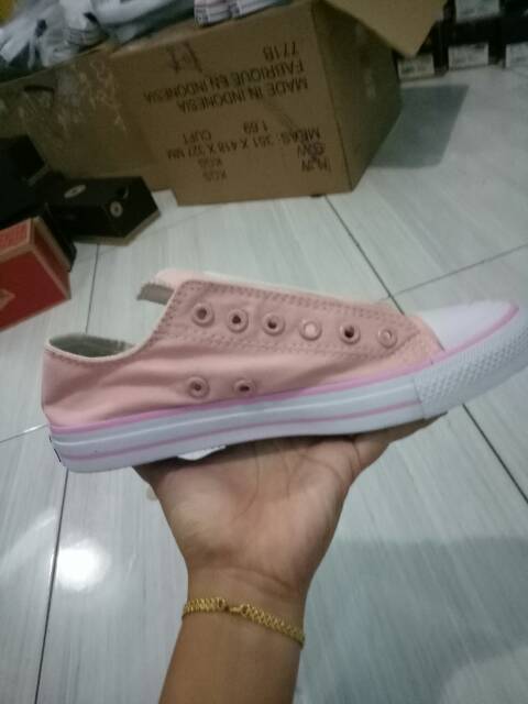 Sepatu converse full peach.bisa cod