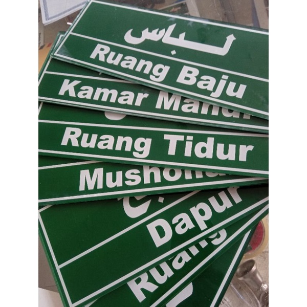 

PAPAN AKRILIK TEBAL 3mm CUSTOM DESAIN