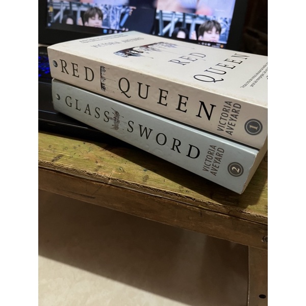 Novel Red Queen Glass Sword Preloved