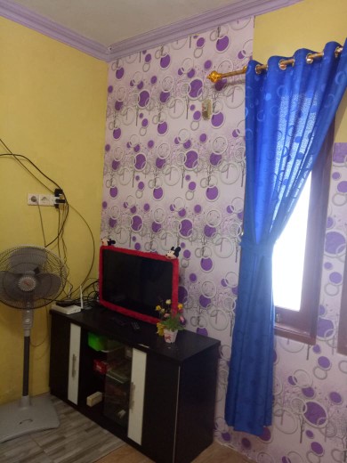 Wallpaper Dinding Motif Polkadot Ranting Ungu