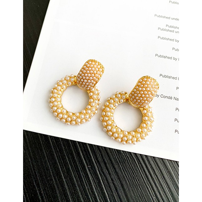 LRC Anting Tusuk Fashion Gold Alloy Pearl Round Earrings D30891