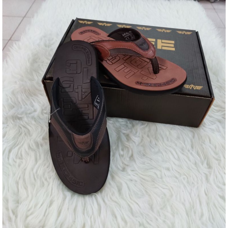 sandal  pria mgee  .39-43 mgee asli original