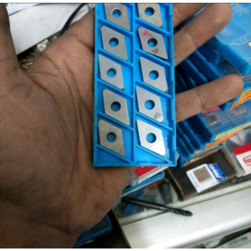 insert bubut.pahat bubut DNMG15 CBN.cocok utk material keras baja.harden dll