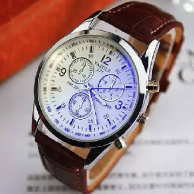 Casual Men Leather Strap Watch Water Resistant