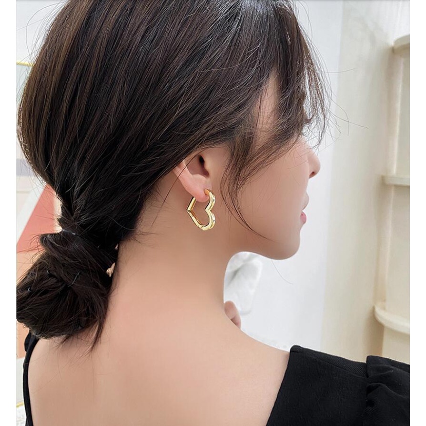 Anting Bentuk Hati Warna Emas Gaya Korea