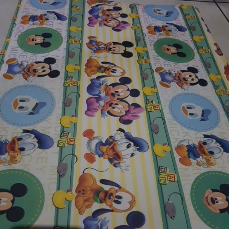 

KERTAS KADO MICKEY MOUSE