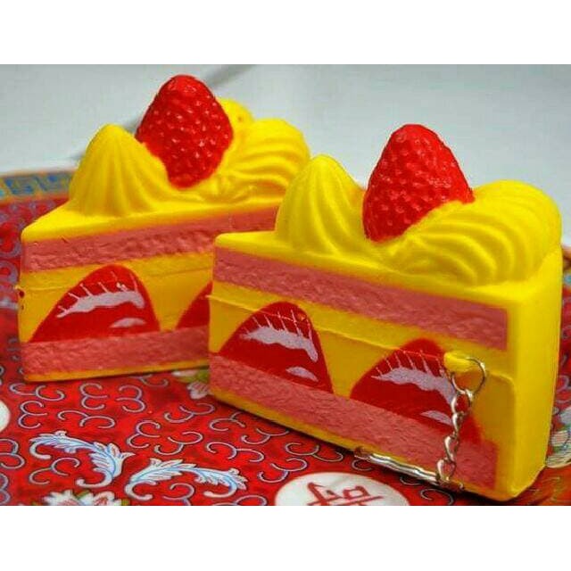 Yellow strawberry short cake squishy MURAH