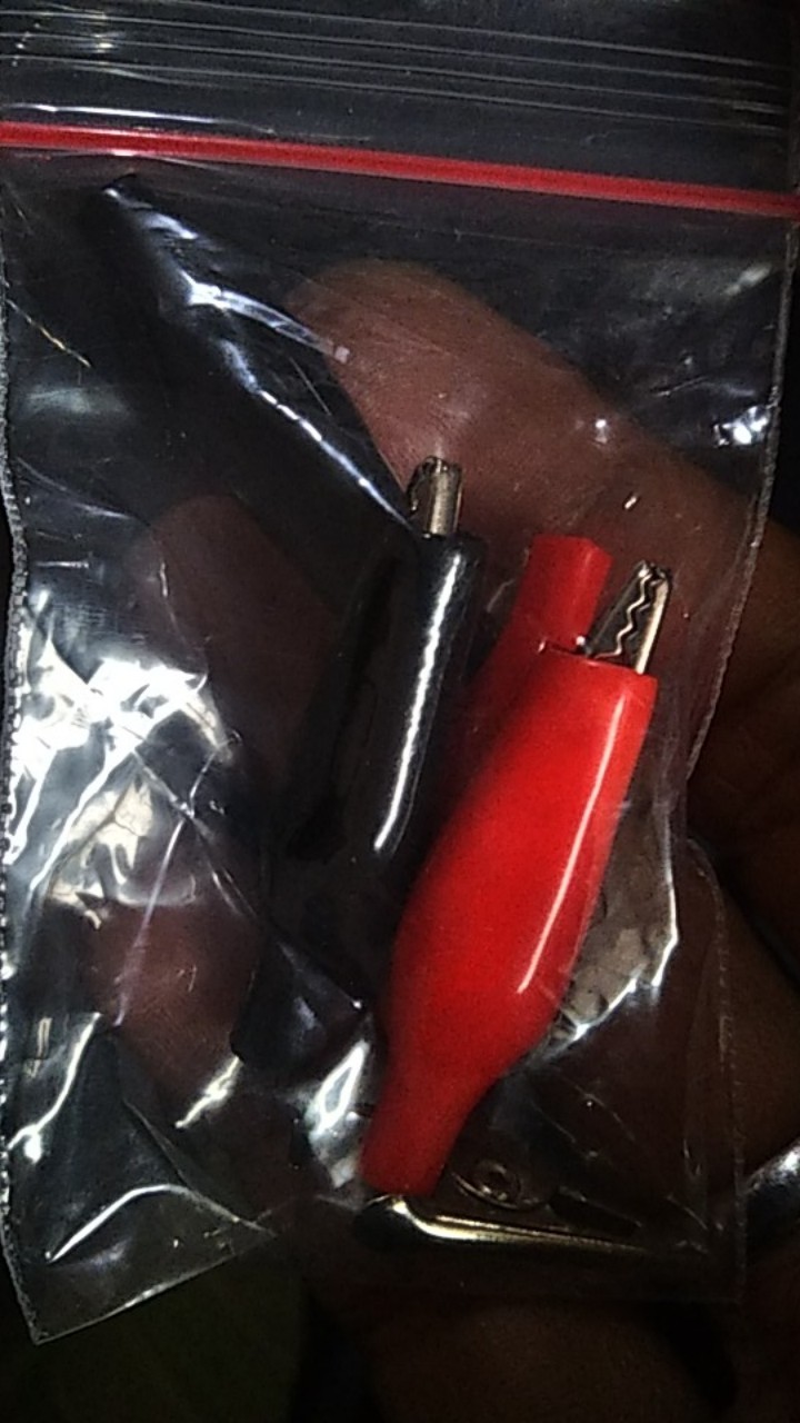 Jepitan Mini Buaya Merah Hitam( 1pasang)