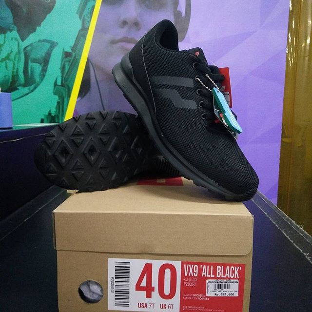 Sepatu Sneaker Uno Piero P20350 Vx9 All Black All Black