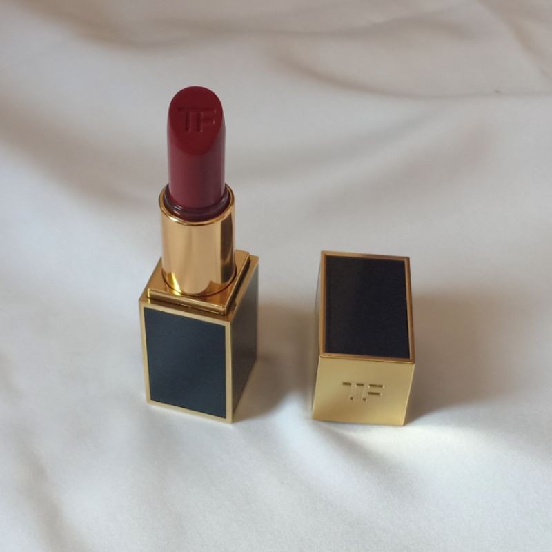 Tom Ford Lipstik shade Scarlet Rouge