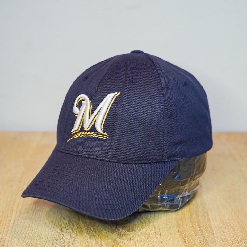 Topi baseball huruf M MLB