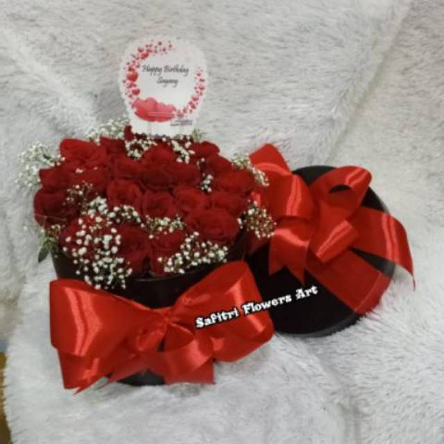 Box Bunga Mawar Asli ( khusus Surabaya) / Bunga Ultah / Bunga Wisuda