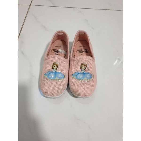 Preloved sepatu anak disney Sofia