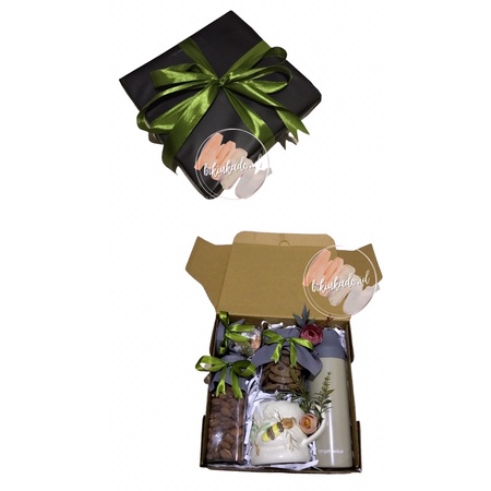 

GIFT BOX / HAMPERS / KADO LUMAJANG