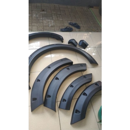 ove fender Pajero sport lama