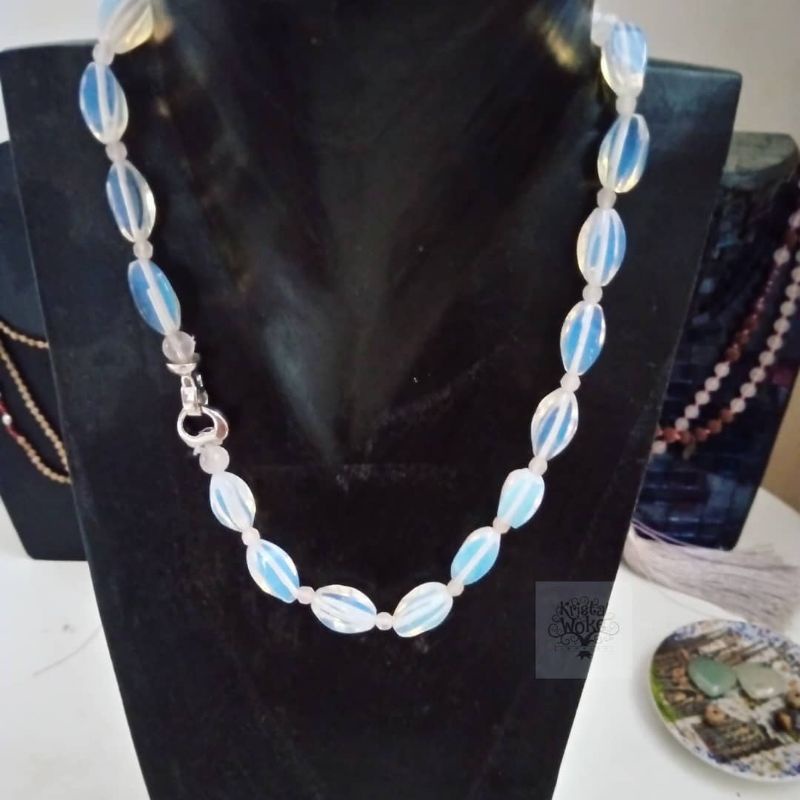 kalung opalite