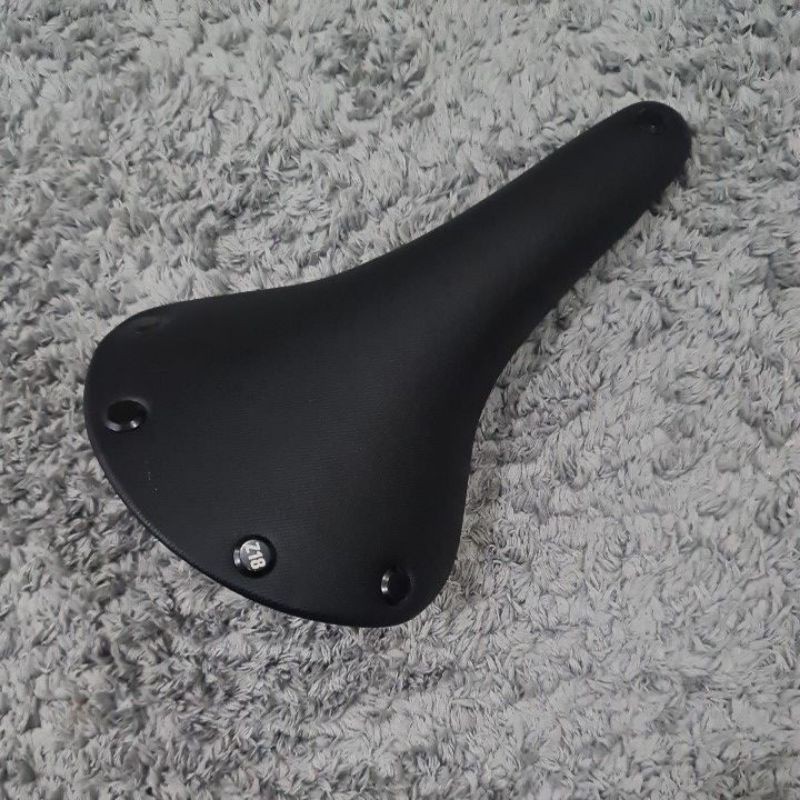 Saddle LUCE Z18 Copotan Camp Hazy 11 speed (new condt BNWB) TERMURAH