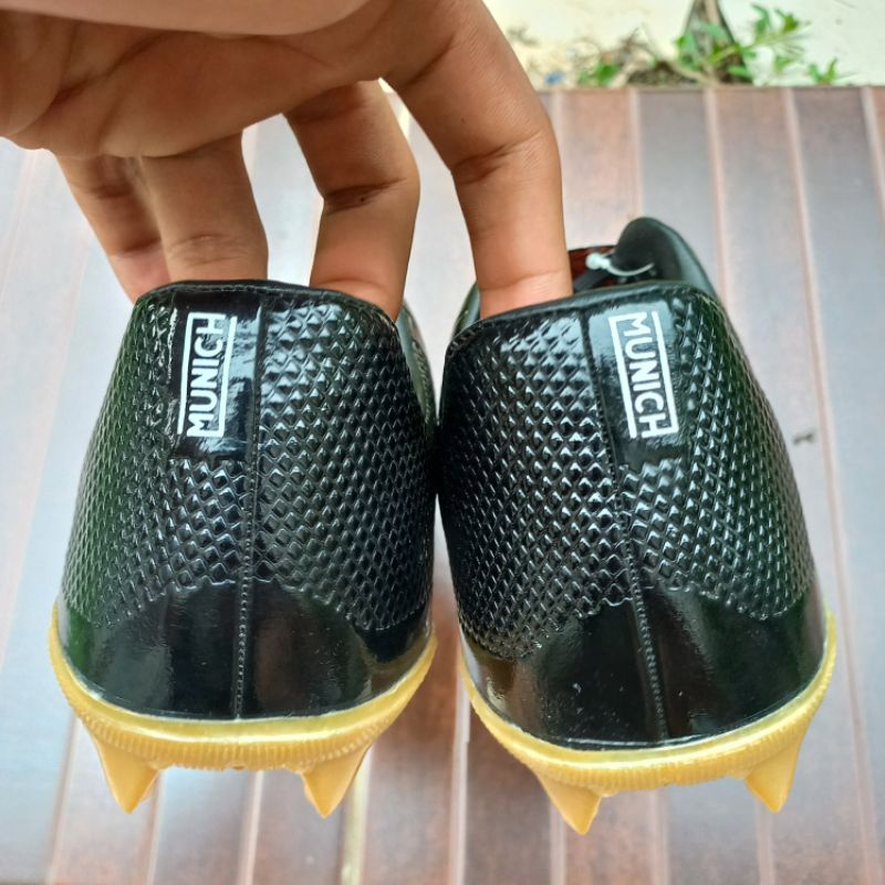 SEPATU BOLA X MUNICH BLACK GOLD
