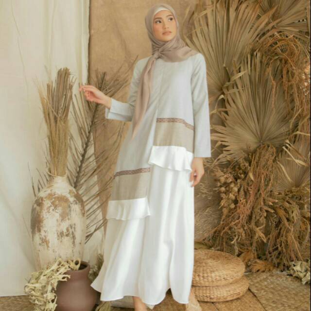 Clemira Dress Wearing Klamby