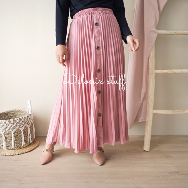 Button flare skirt