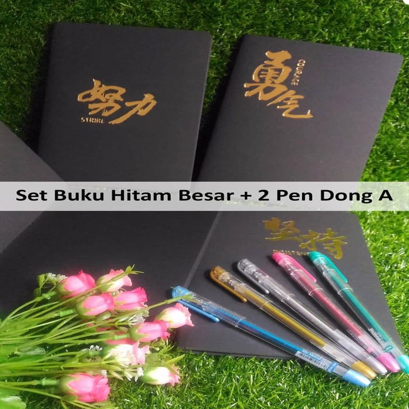 

SET : 1 Buku Tulis Hitam Uk L + 2 Pulpen Dong-A Gel Metallic Versi 1