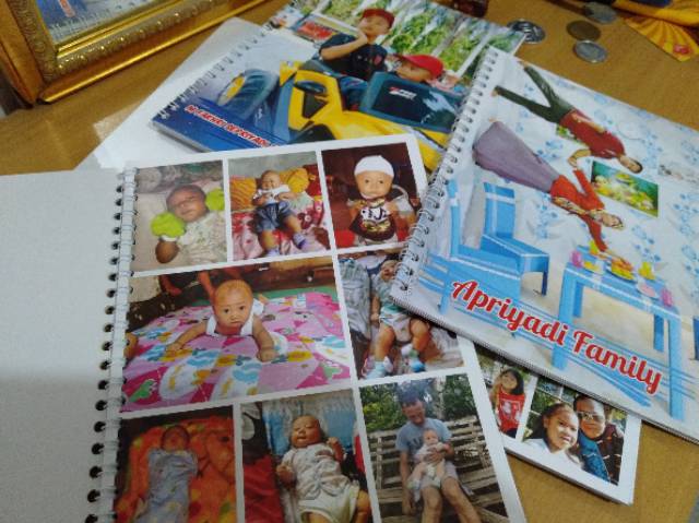 Photobook cetak foto album grid jilid spiral