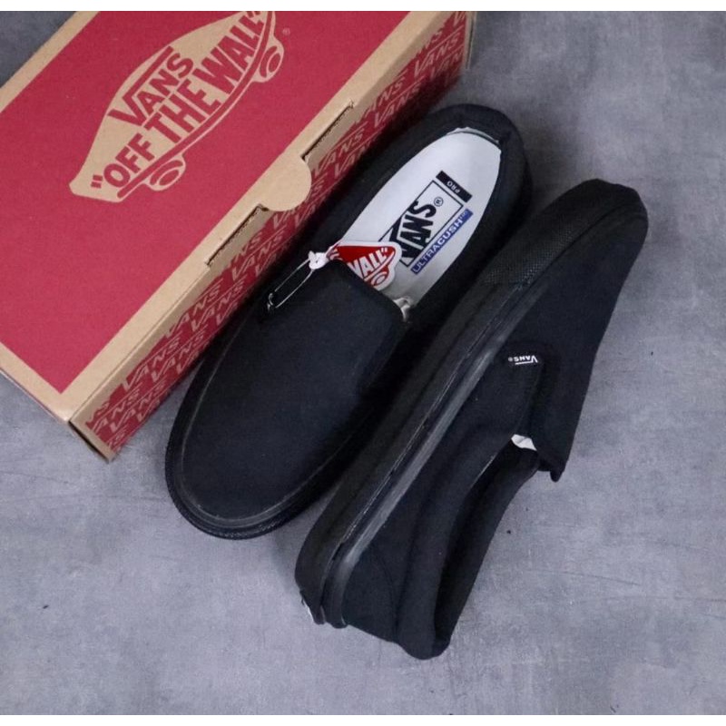 SEPATU V4NS SLIP ON FULL BLACK QUALITY IMPORT