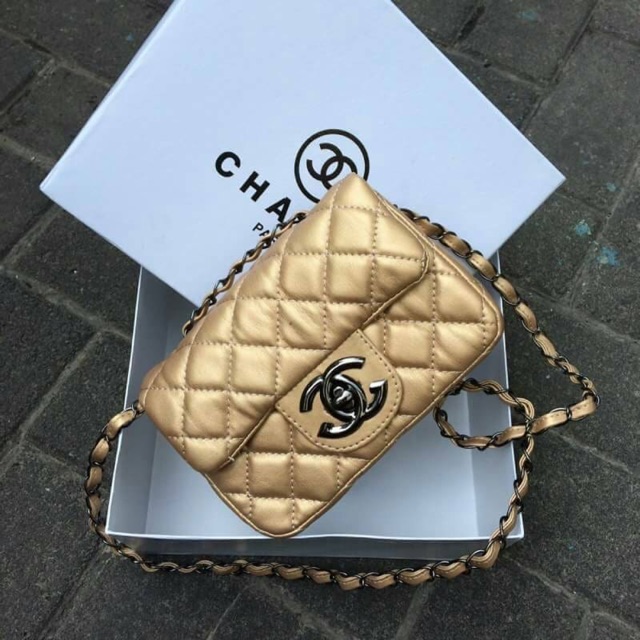 CHANEL CLASSIC FLAP