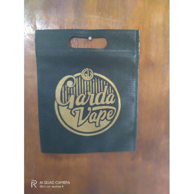 

Tas goodiebag spunbond dan jasa sablon satu sisi satu sisi tinta gold