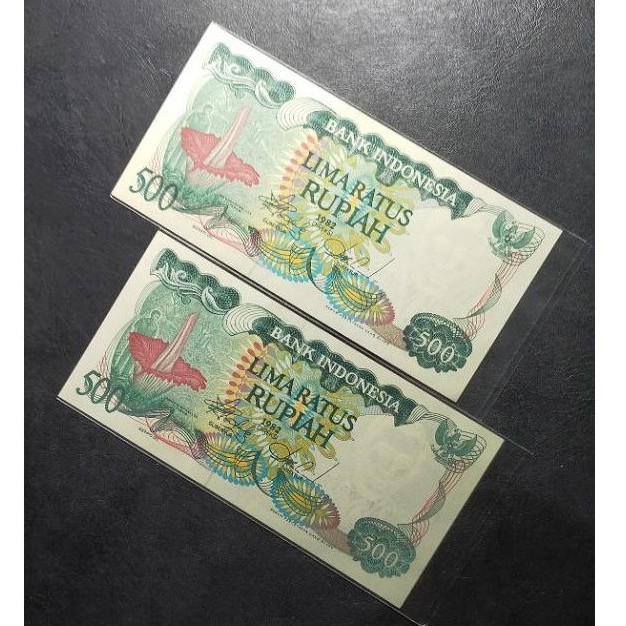 PAKET 2 LEMBAR UANG KERTAS KUNO, Rp500 BUNGA BANGKAI TAHUN 1982 NO SERI BERURUT