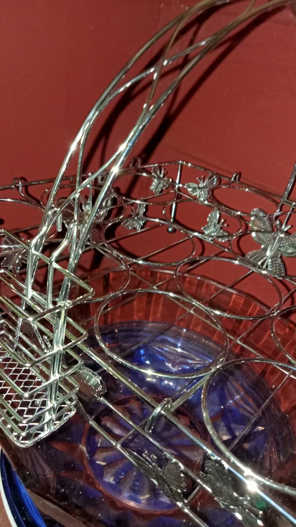 Keranjang Air Mineral Rak Gelas Minum Aqua Tempat Cangkir Kupu Rak Cangkir Mug Rack