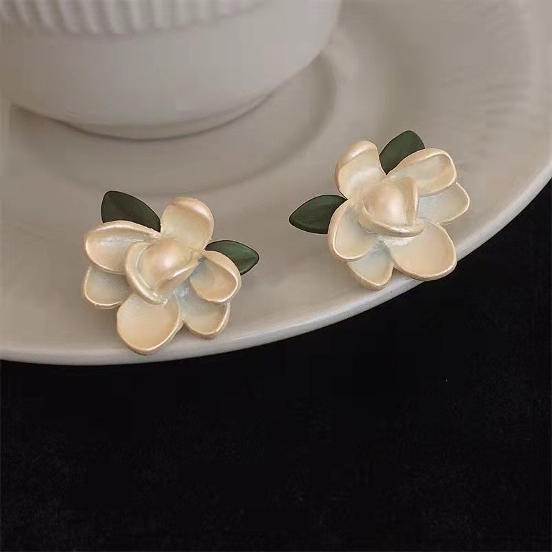 Anting Tusuk Motif Bunga Putih Simple Ala Harajuku Untuk Wanita