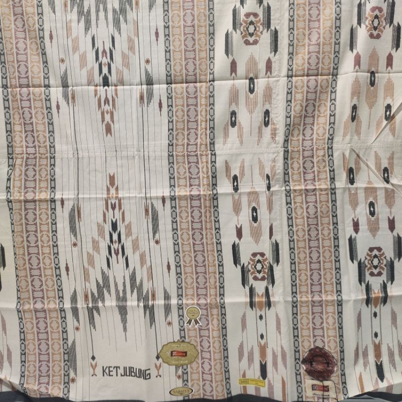sarung tenun Ketjubung SSG putih Sutera 210