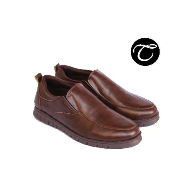 Sepatu kasual formal kantor pria