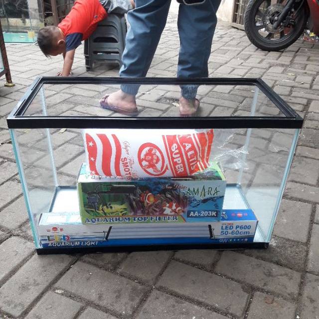PPAKET AQUARIUM GEX 60X30X35 +MESIN BOX FILTER.+LAMPU LED YAMANO.P 600