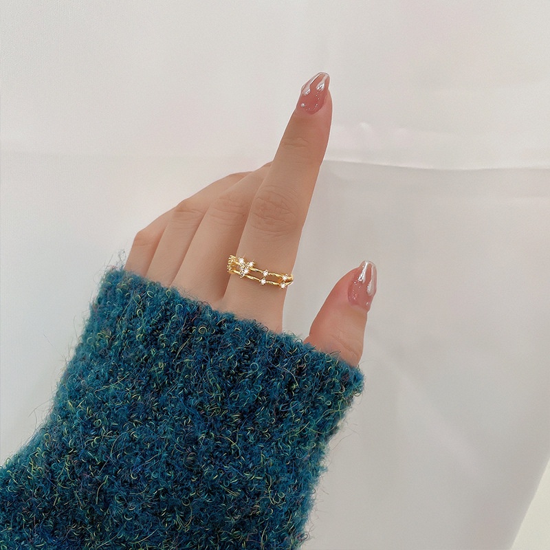 Cincin Emas 18k Desain Kupu-Kupu Aksen Berlian Adjustable Untuk Wanita