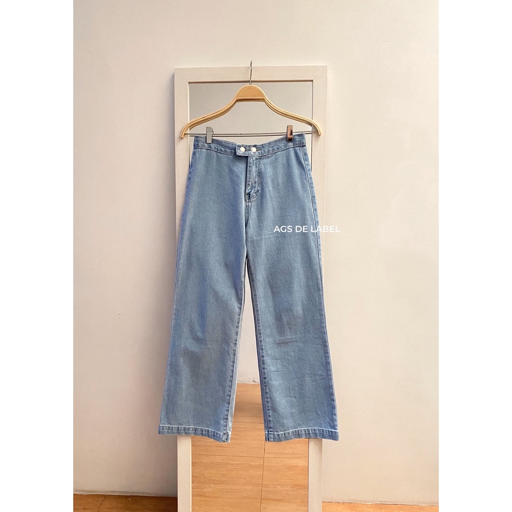 Wide leg jeans with two button in Light