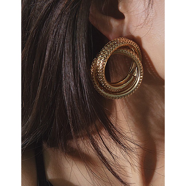 LRC Anting Tusuk Fashion Circle Hollow Geometric Pock Twisted Earrings F8078X