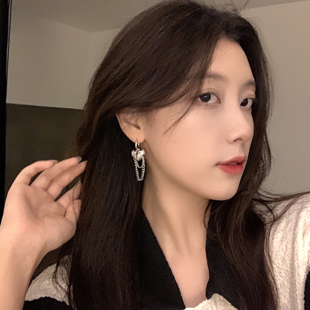 1 Pasang Anting Rantai Panjang Rumbai Desain Hati Bahan S925 Silver Needle Gaya Korea Untuk Wanita