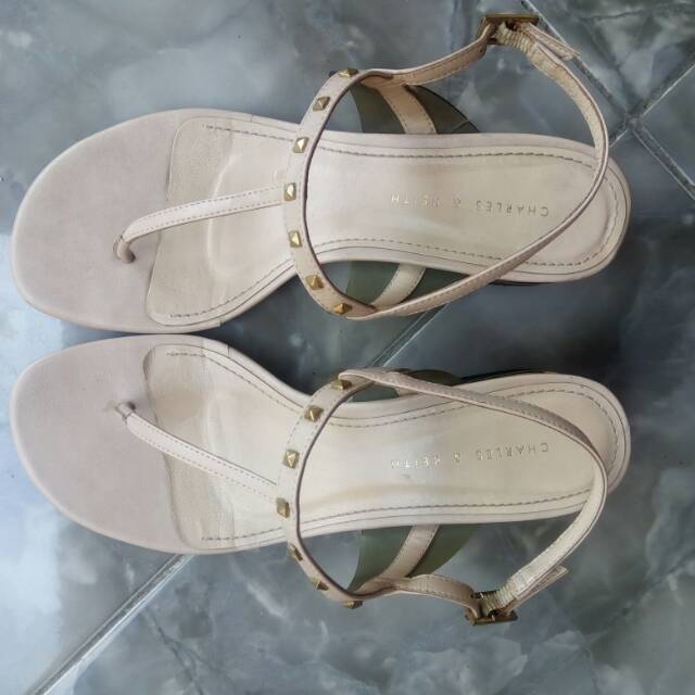 Preloved sepatu sandal Charles N Keith size 36