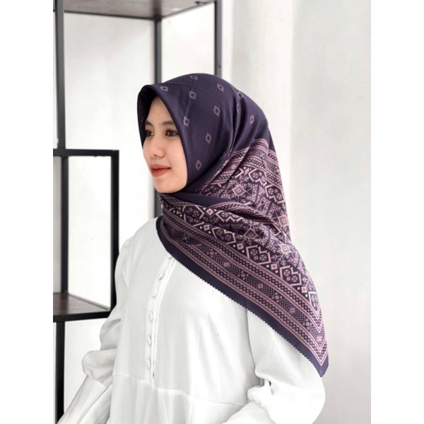 elmira 1 /hijab voal motif premium / hijab voal ungu tua