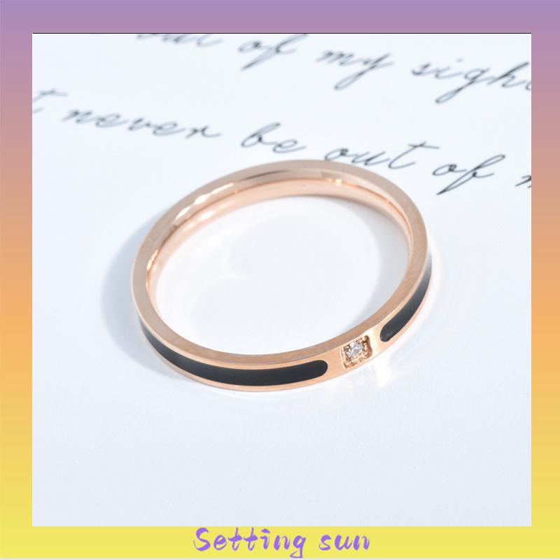 Cincin Wanita Titanium Stainless Steel Aksen Berlian Imitasi untuk Pria / Wanita Cincin hitam TN