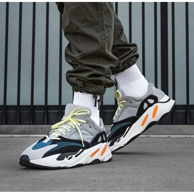yeezy boost runner 700