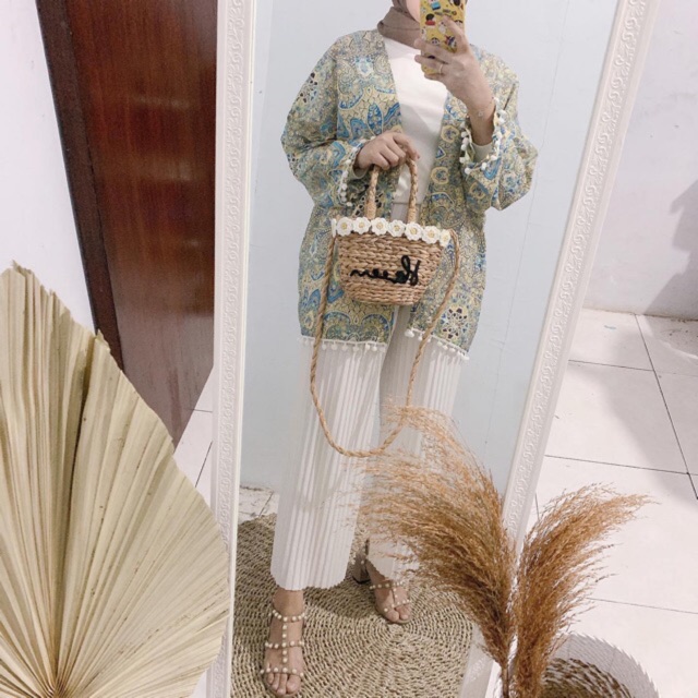 Santorini cardi pom