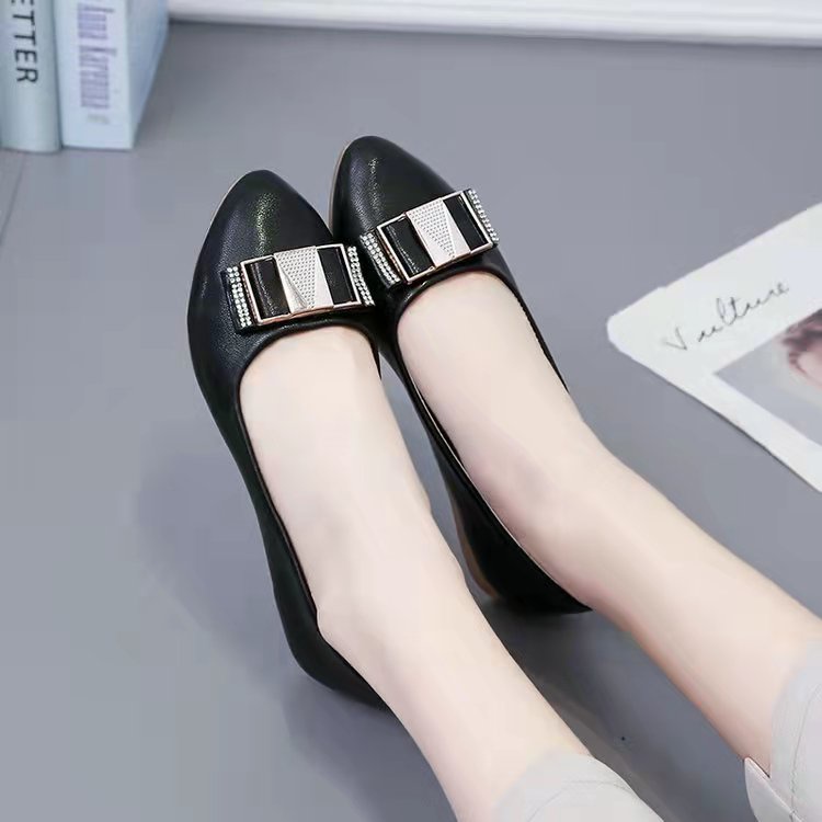 Flat shoes wanita W688