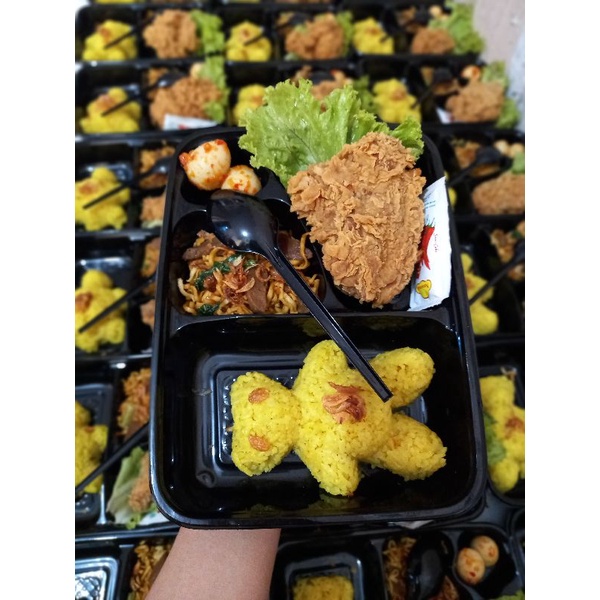 

Nasi Bento - Paket Nasi kuning bento serang , Nasi Bento - Free Stiker Ucapan