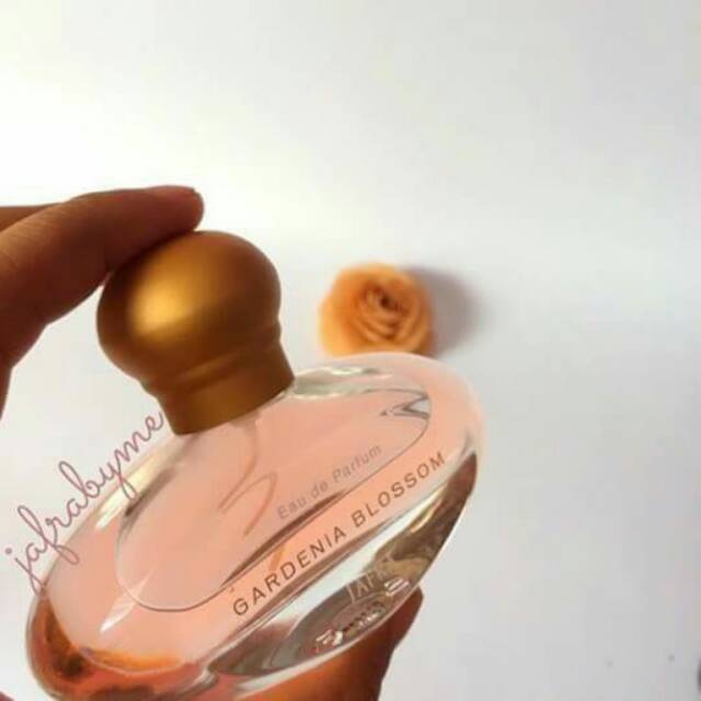 Parfume Gardenia Blossom by Jafra. wanginya tahan lama. cocok digunakan kapanpun dan dimanapun.